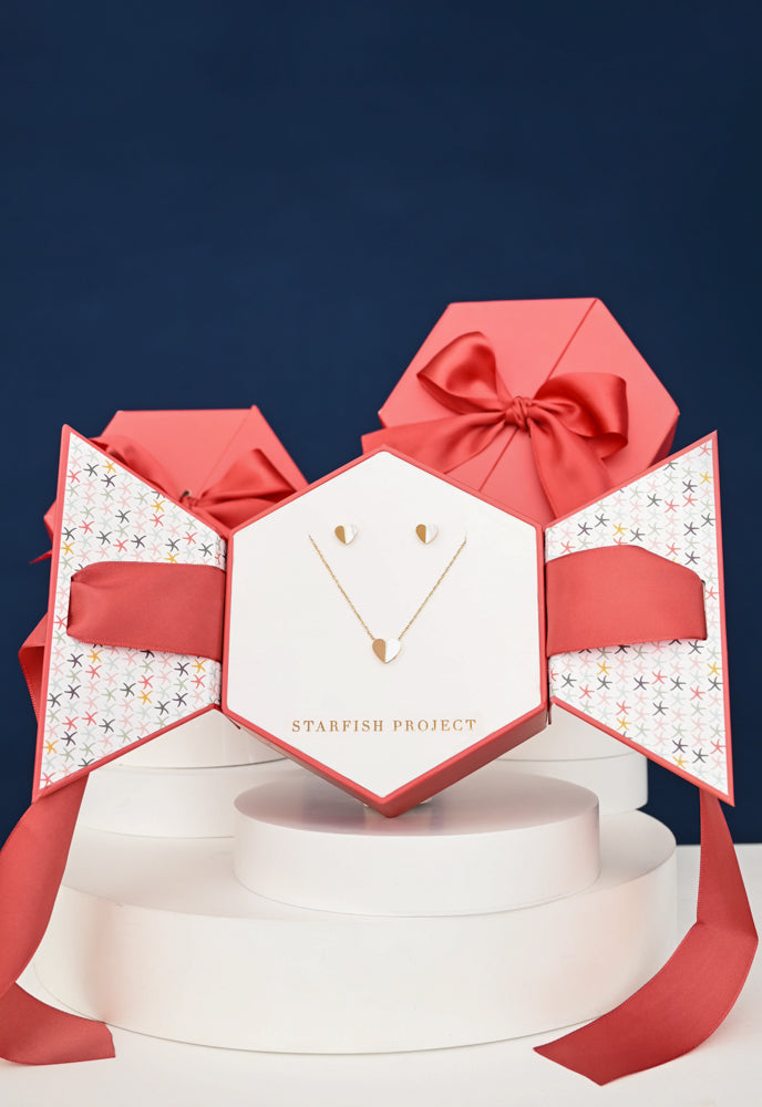 The Gift Hope Gift Set in Gold