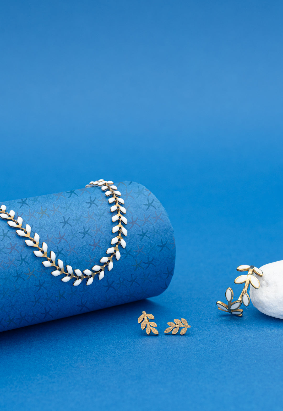 Frosted Rowen Stud Earrings